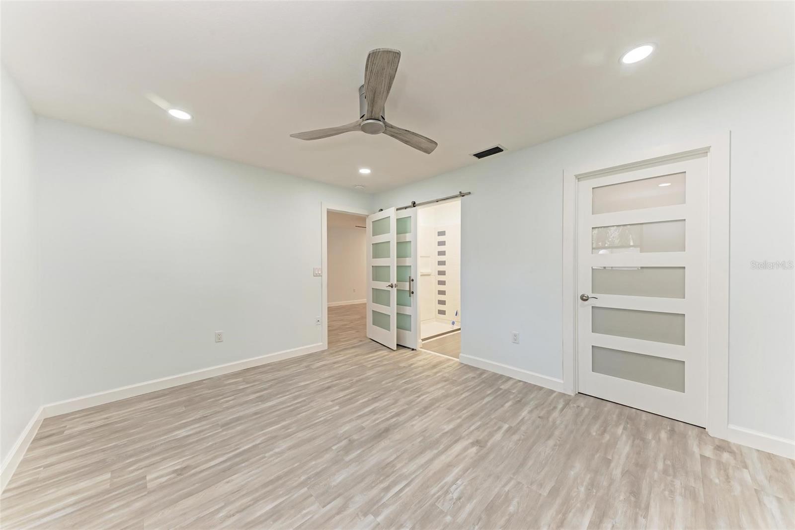 Image 17 of 33 For 390 301 Boulevard W 8c