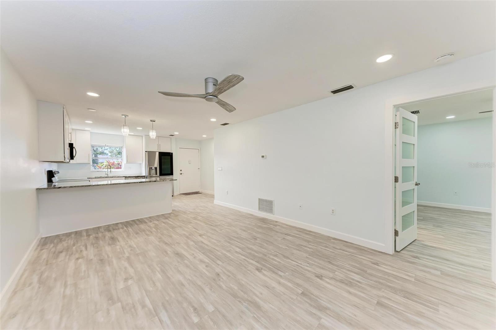 Image 8 of 33 For 390 301 Boulevard W 8c