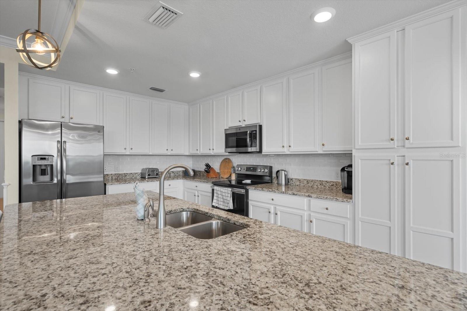 Image 11 of 40 For 17118 Vardon Terrace 306