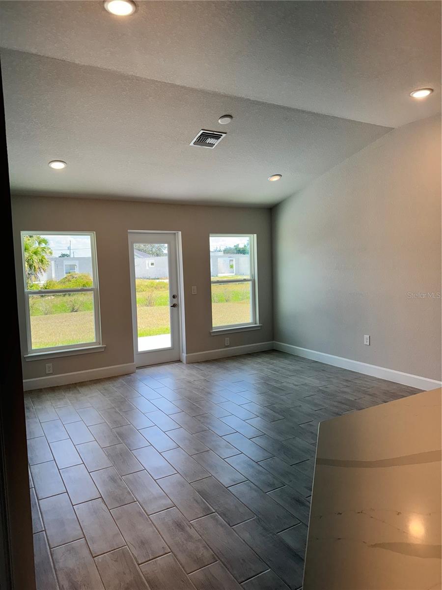 Image 4 of 11 For 2660 Averland Loop