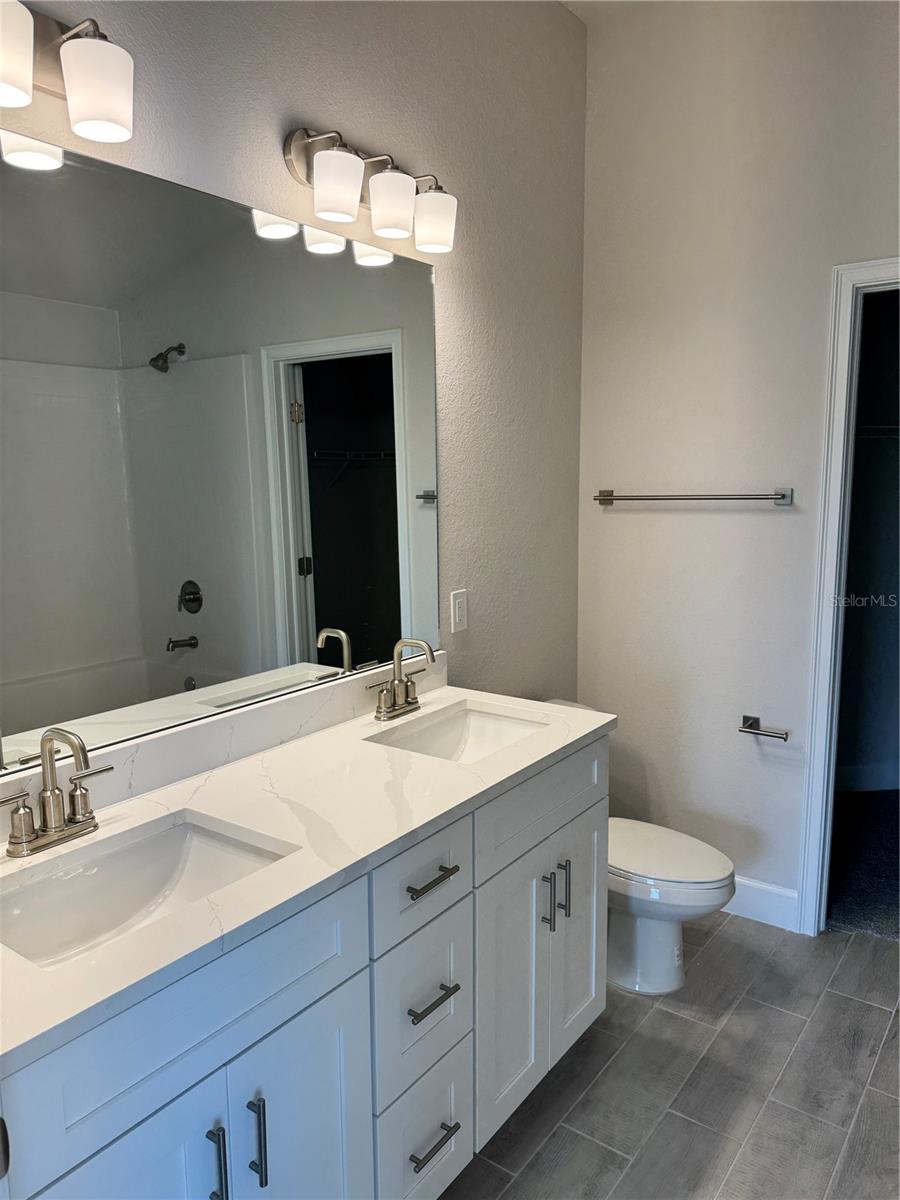 Image 7 of 11 For 2660 Averland Loop