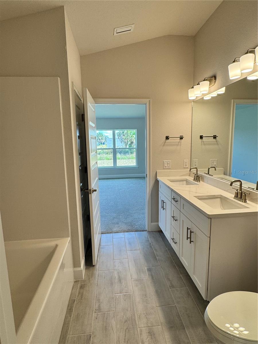 Image 8 of 11 For 2660 Averland Loop