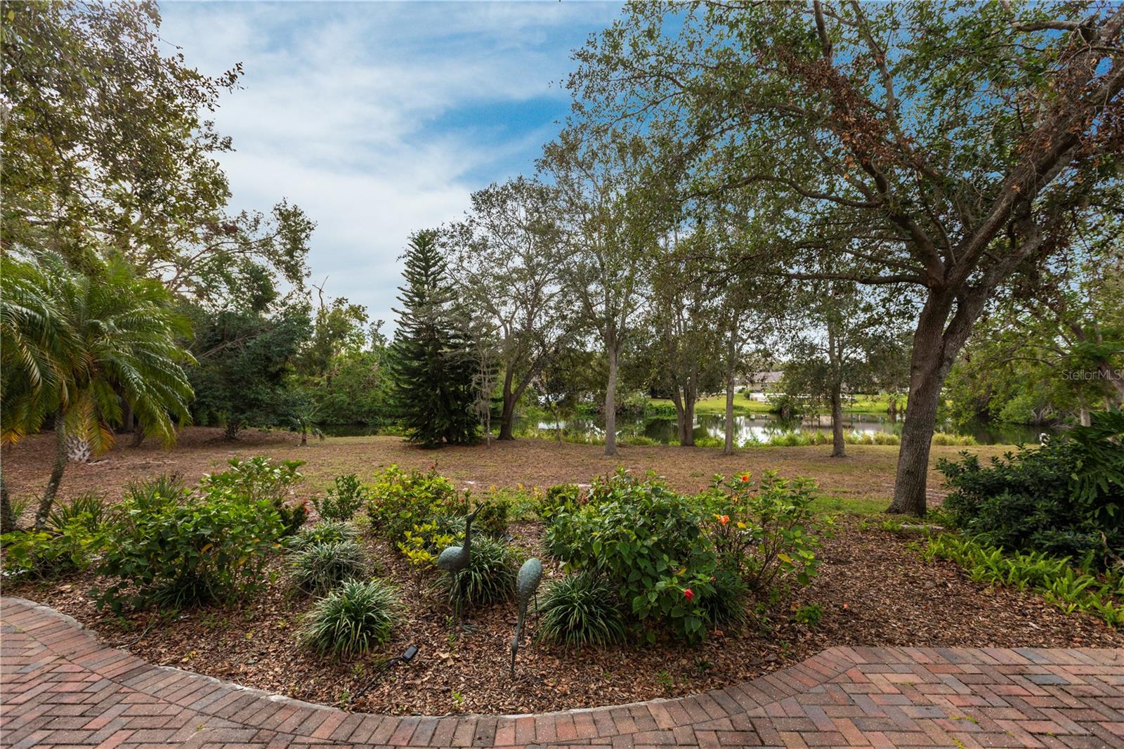 Listing photo id 6 for 96 Tall Trees Court