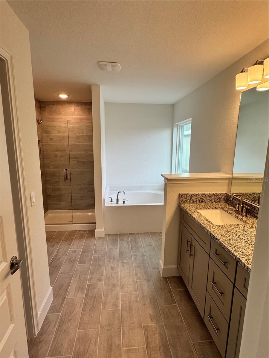 Image 5 of 8 For 2676 Averland Loop