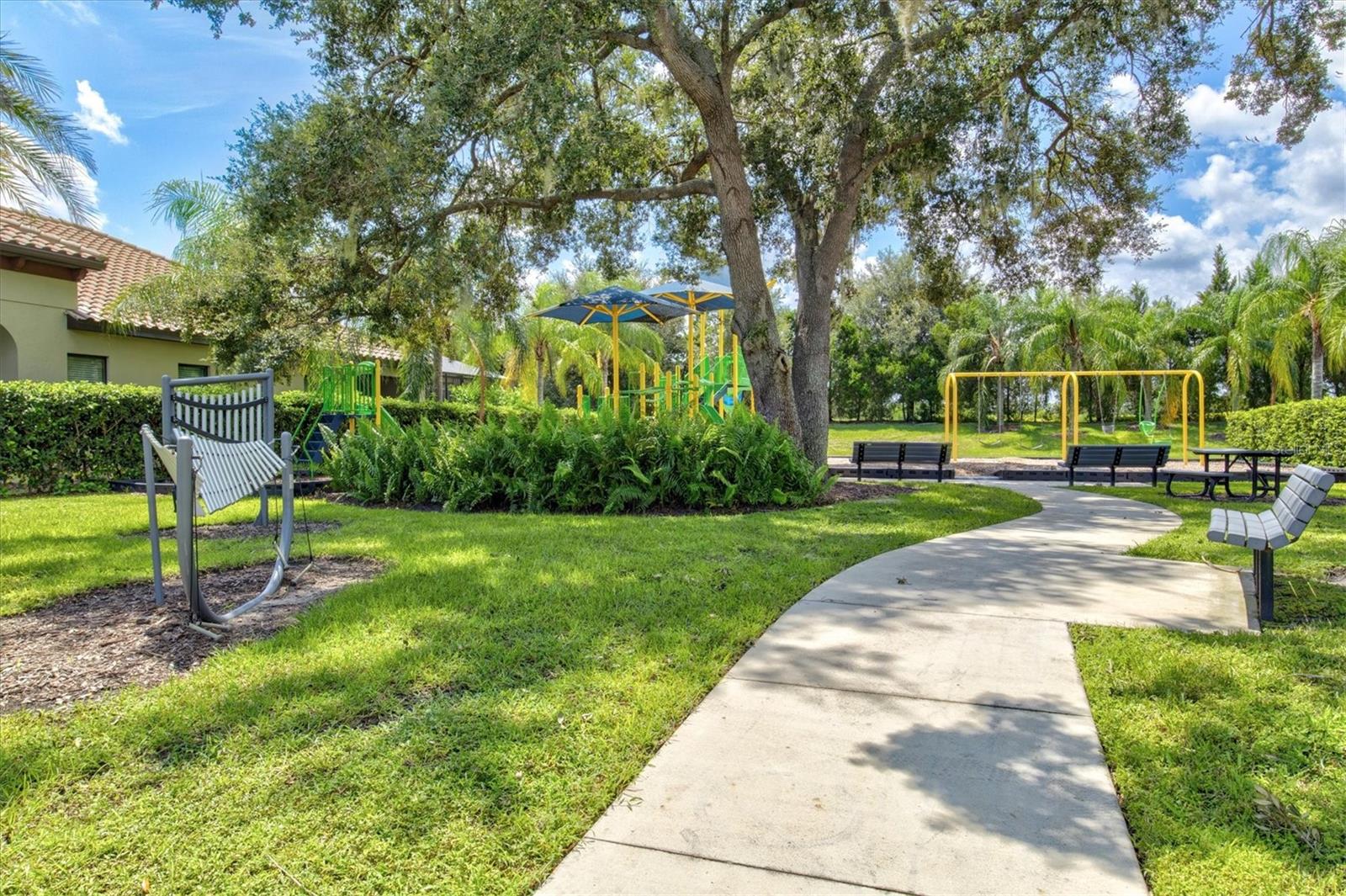 Image 41 of 72 For 2722 Sapphire Blue Lane