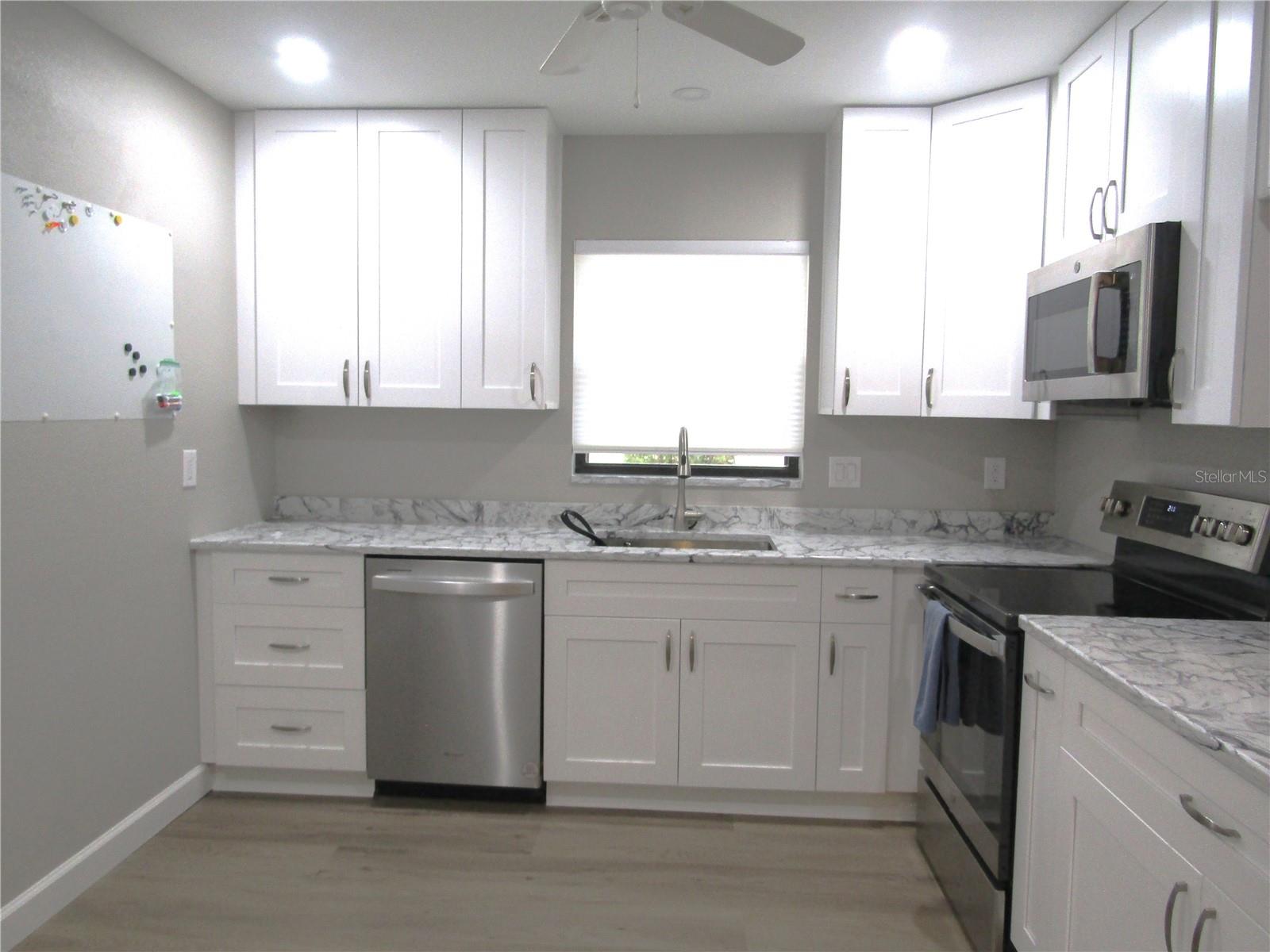 Image 7 of 54 For 376 Oak Hill Drive 36