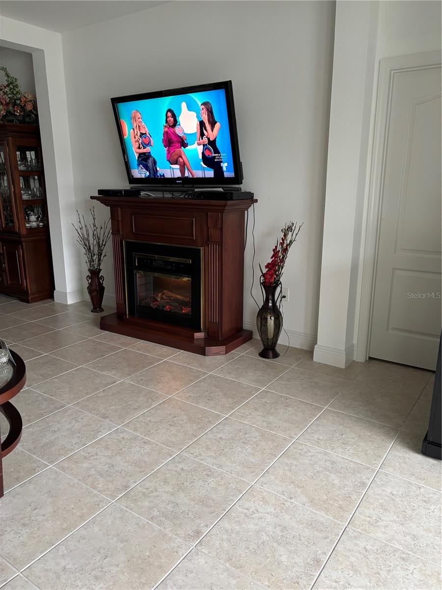 Image 11 of 32 For 10923 Blue Magnolia Lane