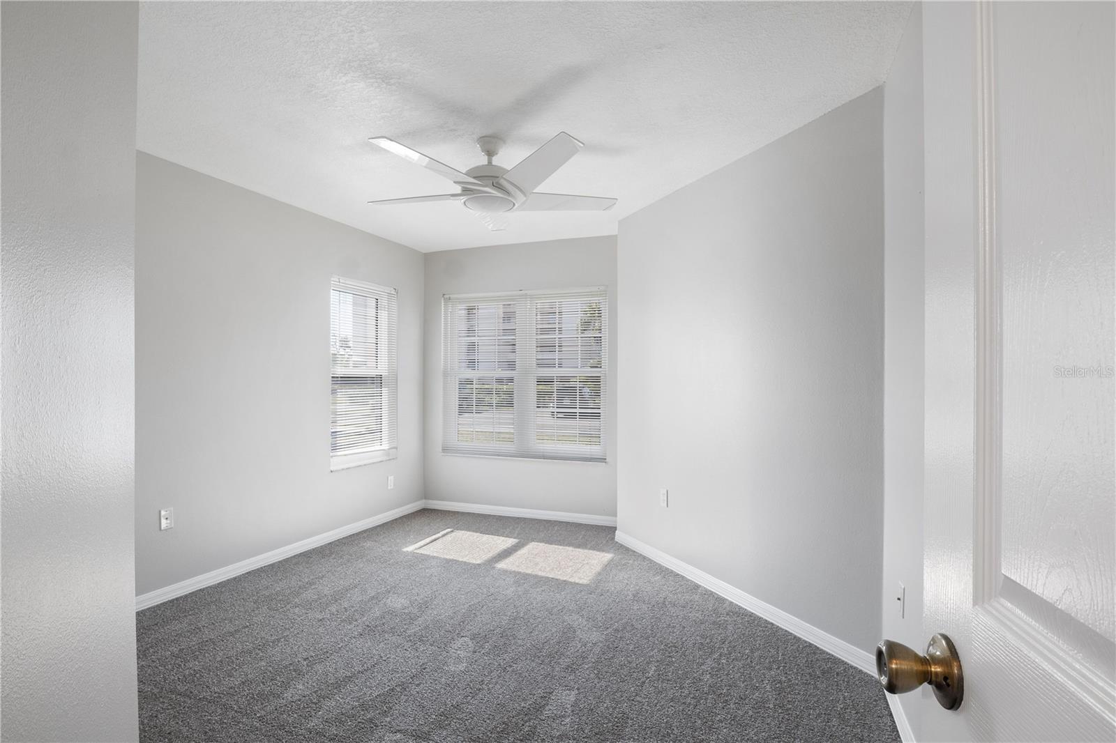 Image 9 of 39 For 2608 Edgewater Court
