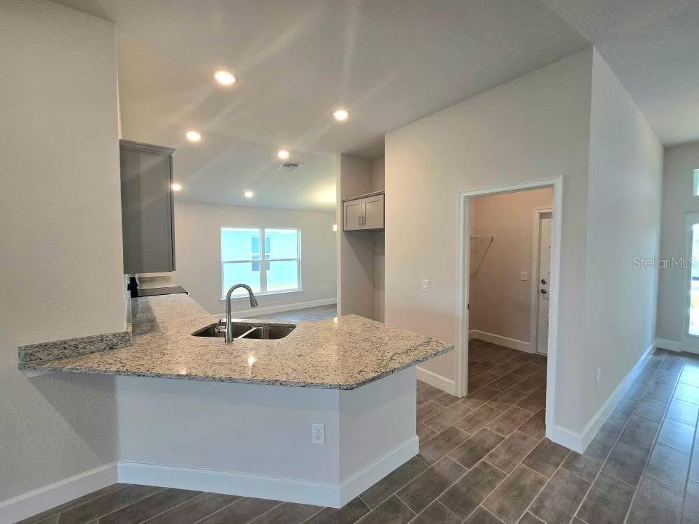 Image 4 of 14 For 2656 Averland Loop