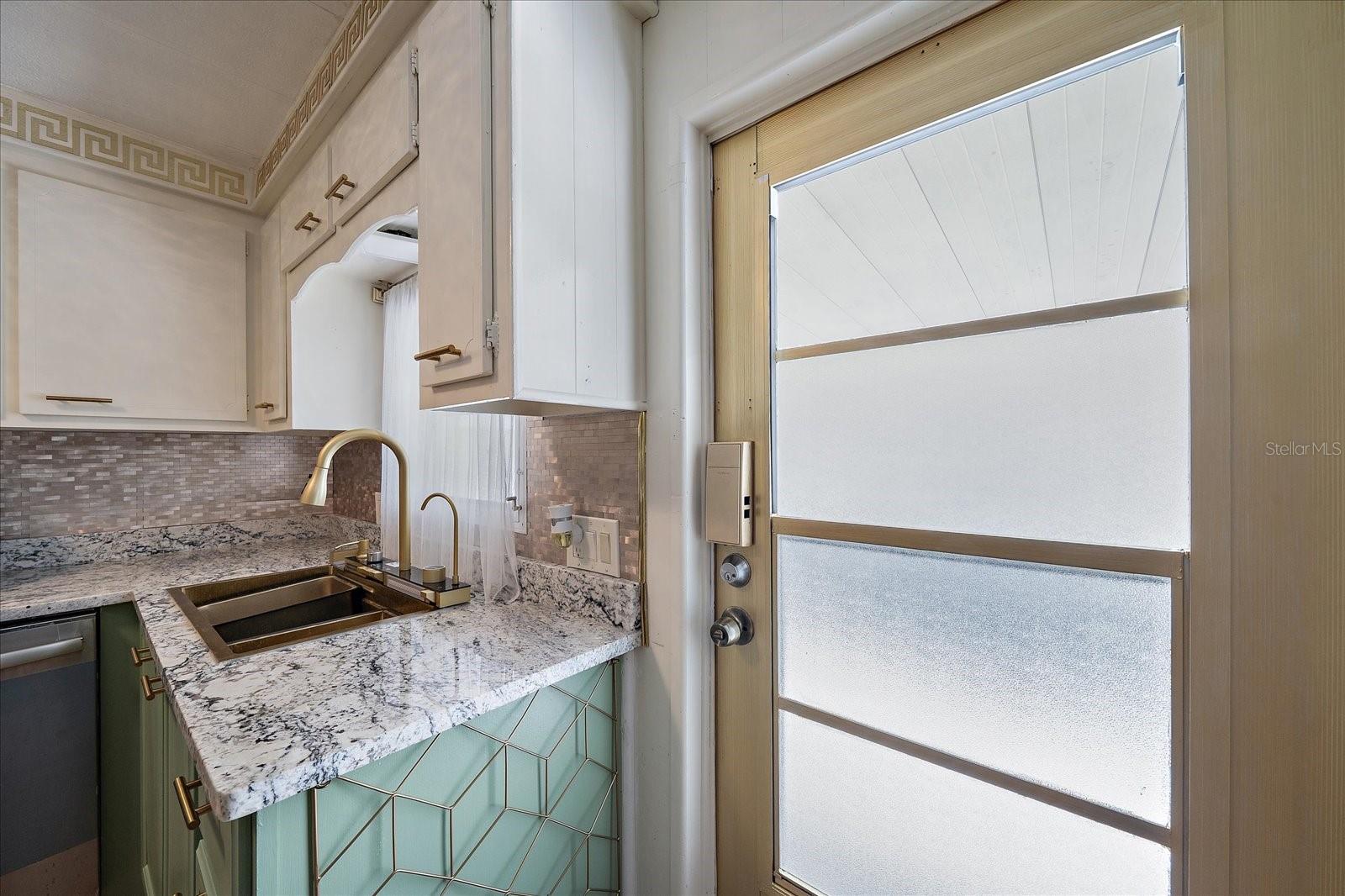 Listing photo id 8 for 2103 18th Street W