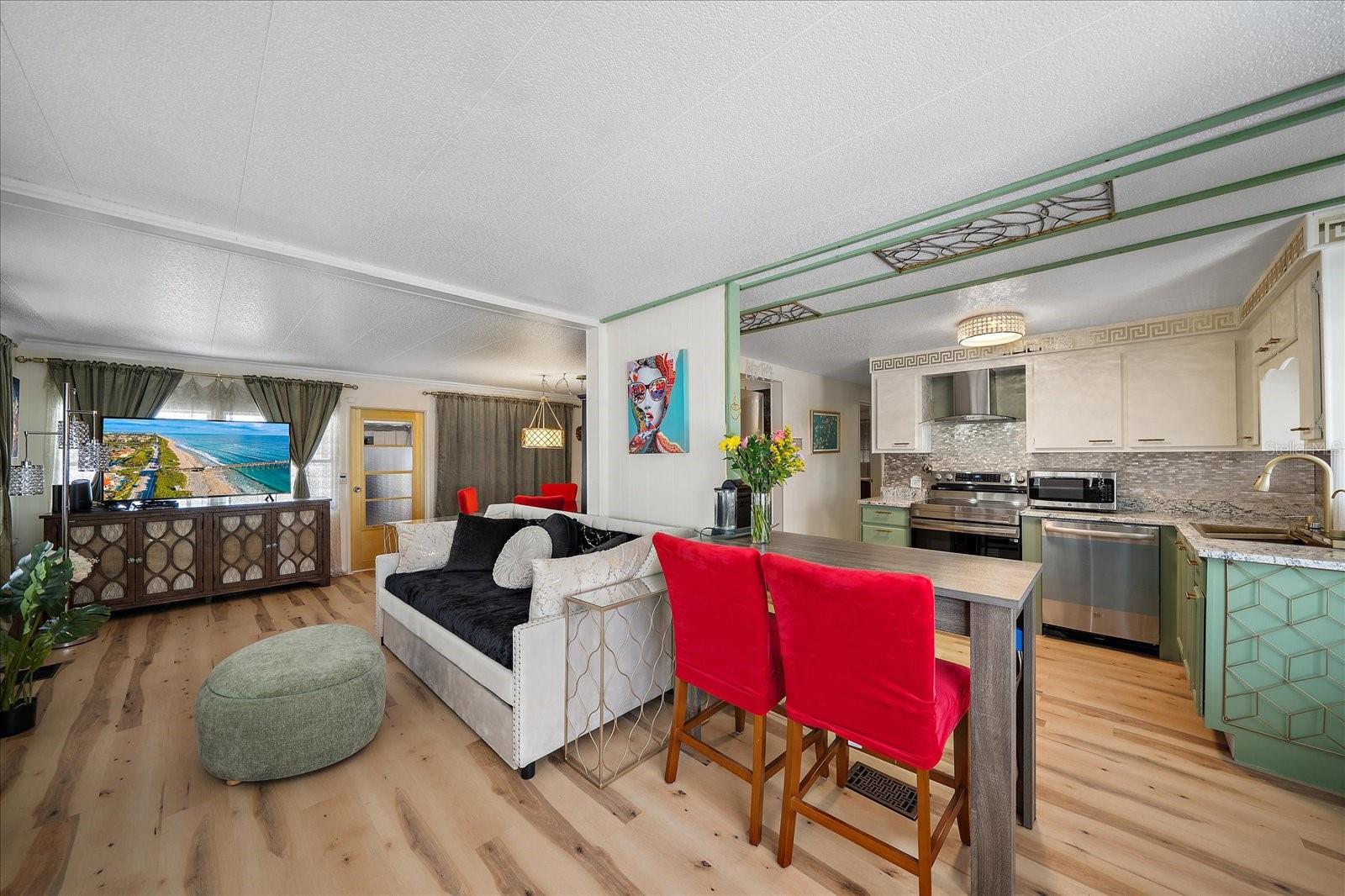 Listing photo id 10 for 2103 18th Street W
