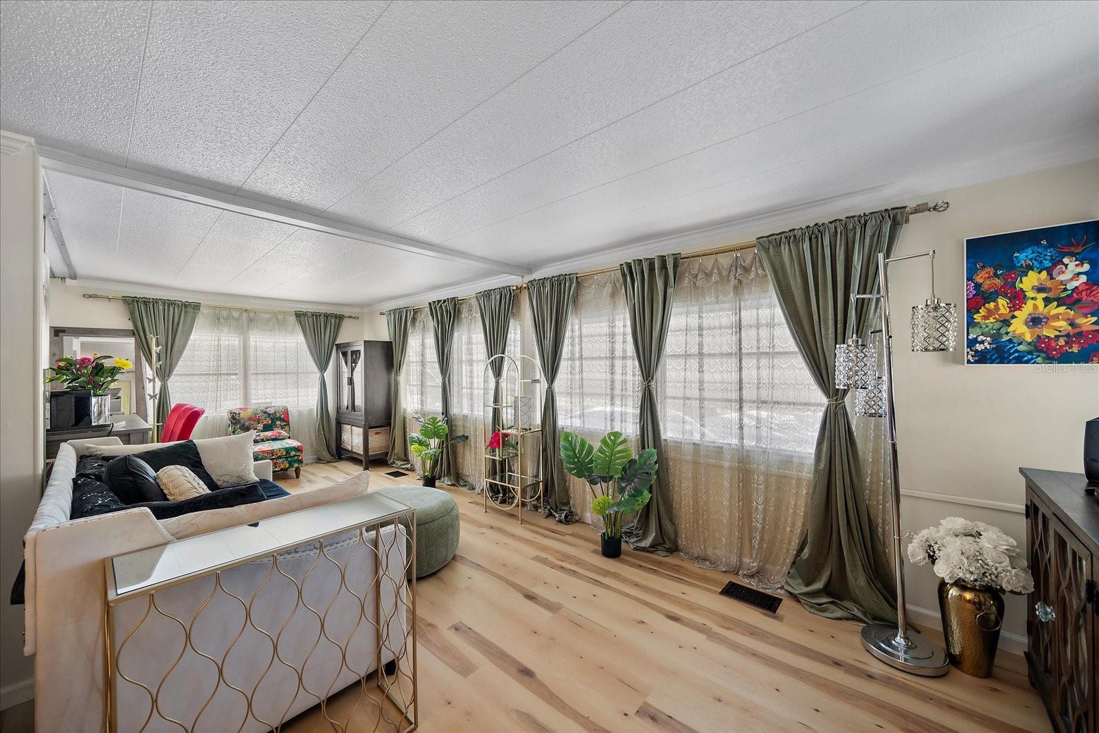 Listing photo id 12 for 2103 18th Street W