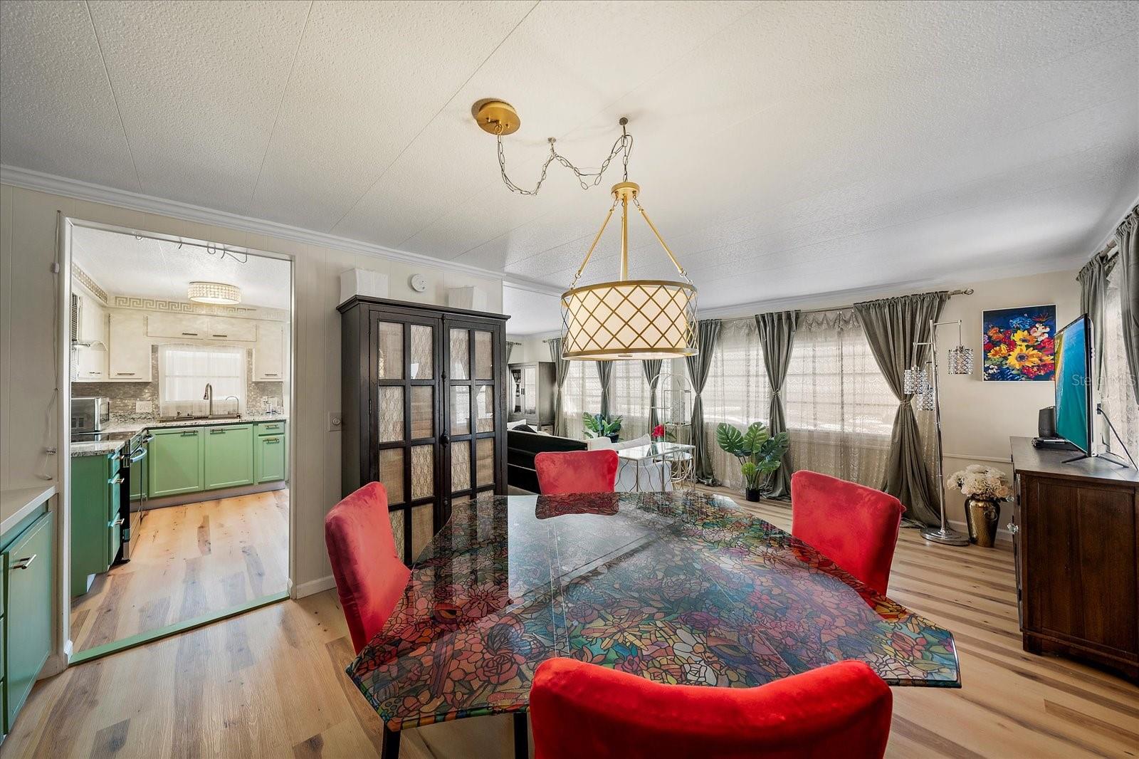 Listing photo id 14 for 2103 18th Street W
