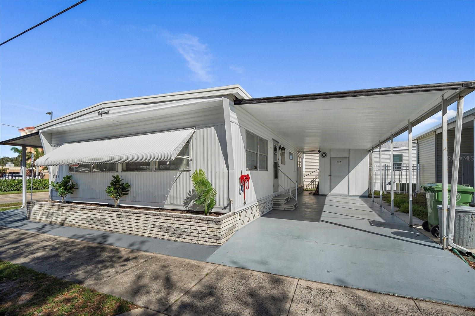 Listing photo id 0 for 2103 18th Street W
