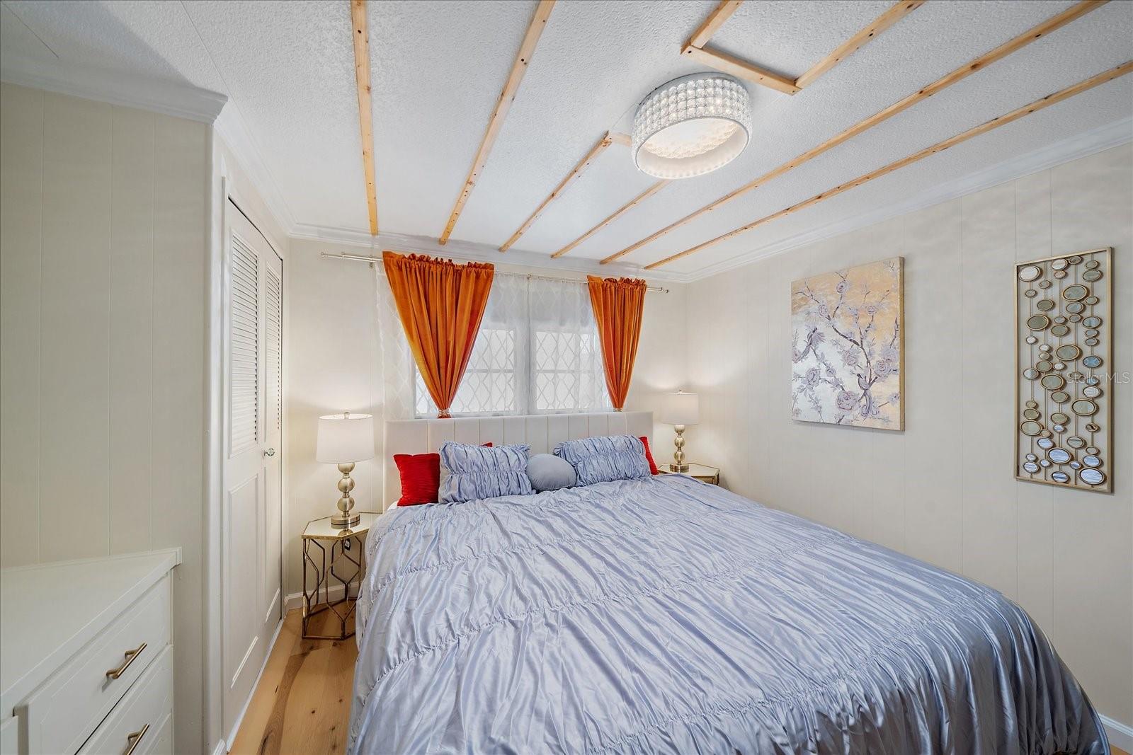 Listing photo id 19 for 2103 18th Street W