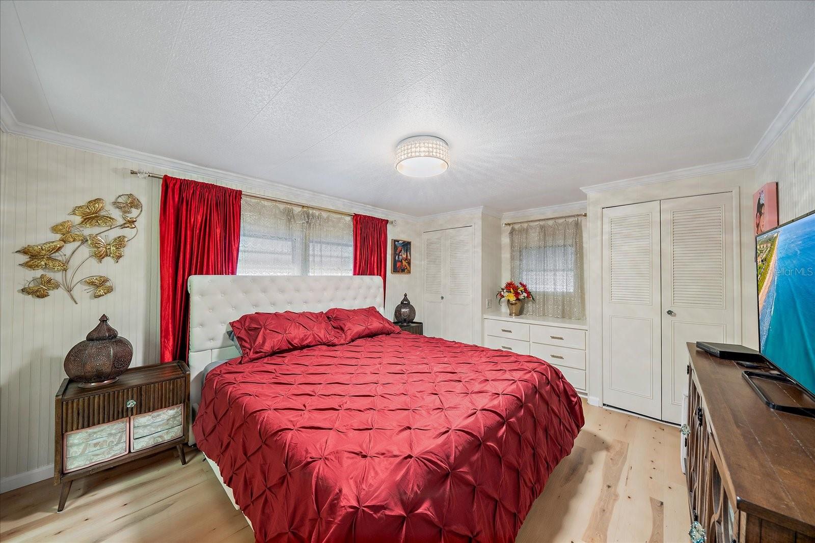 Listing photo id 23 for 2103 18th Street W