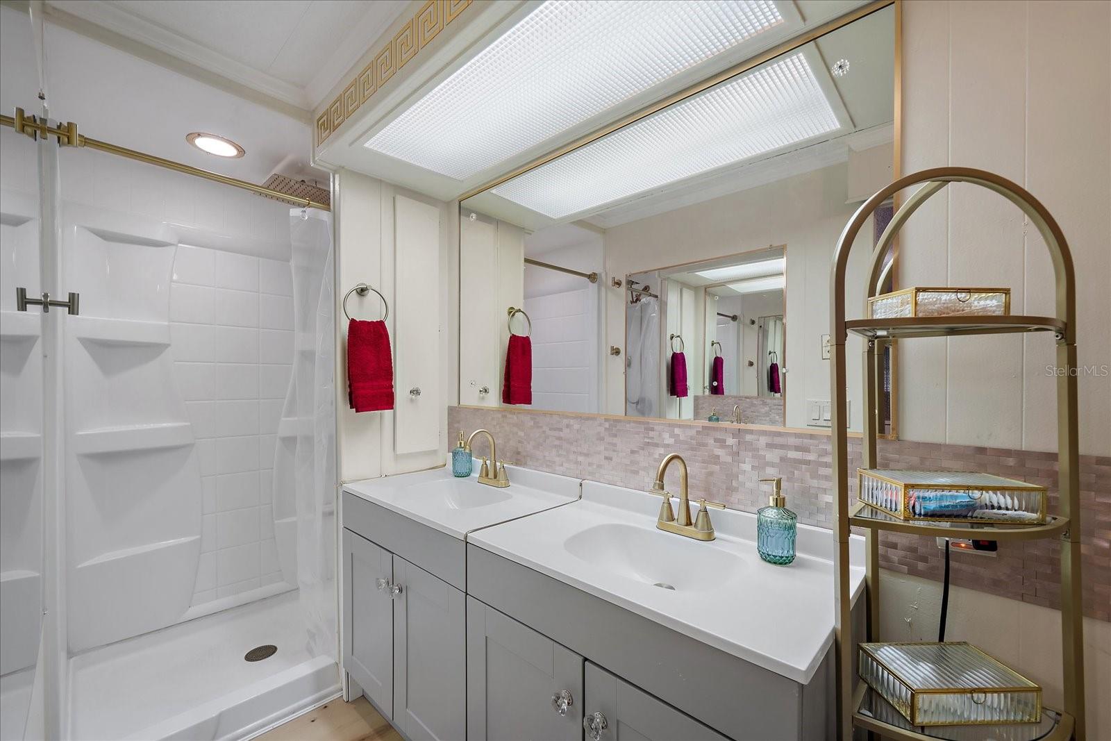 Listing photo id 24 for 2103 18th Street W