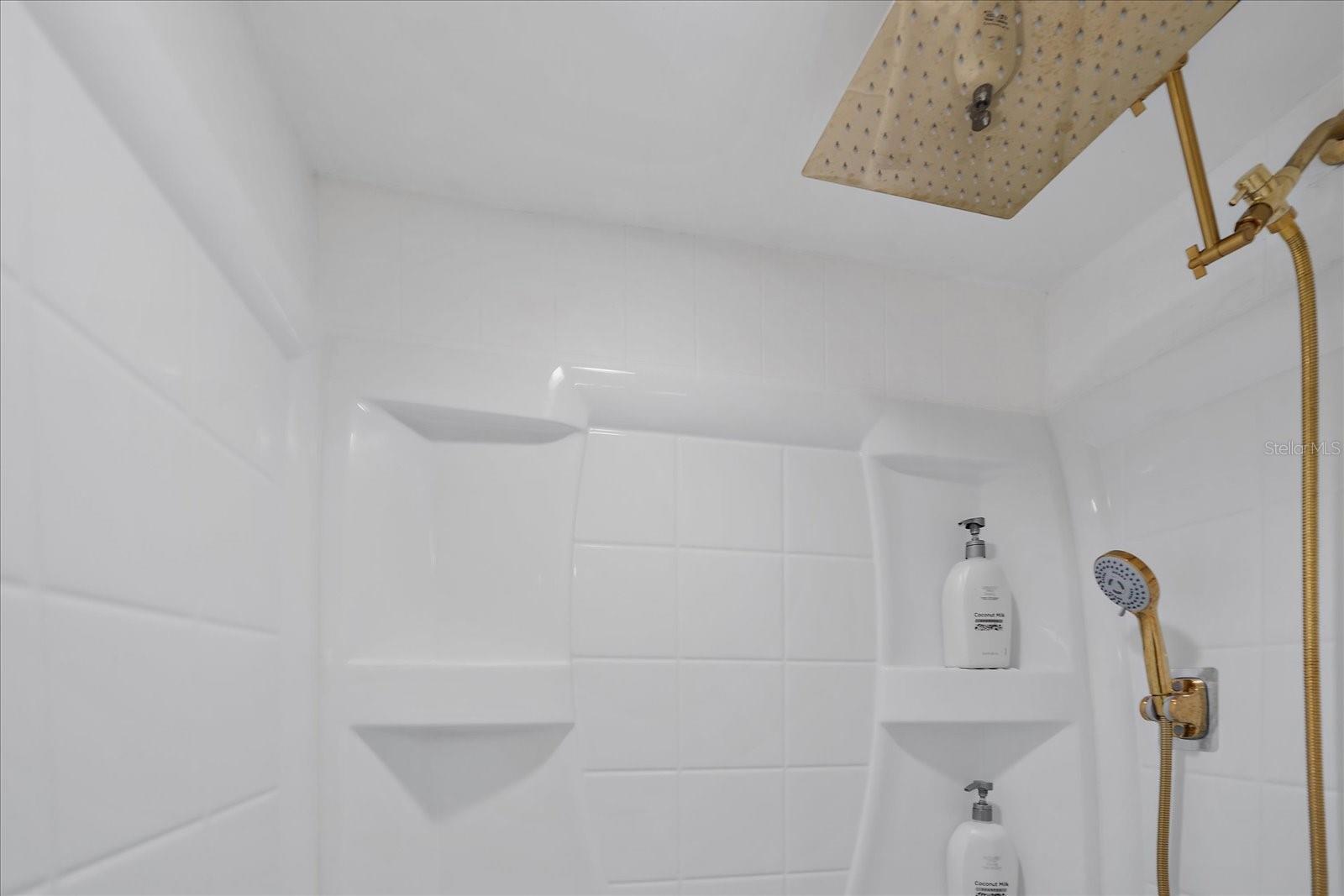 Listing photo id 25 for 2103 18th Street W
