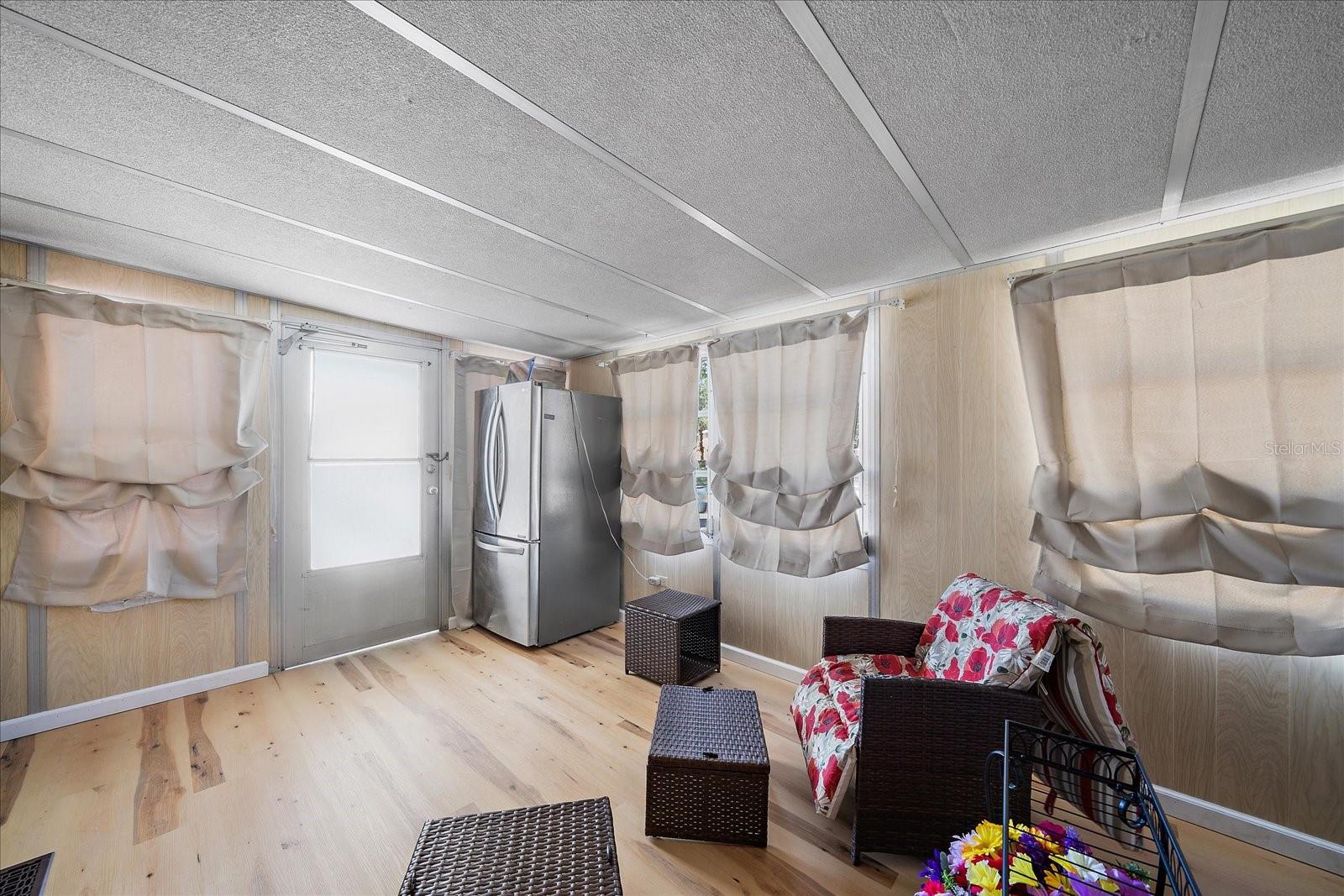 Listing photo id 27 for 2103 18th Street W
