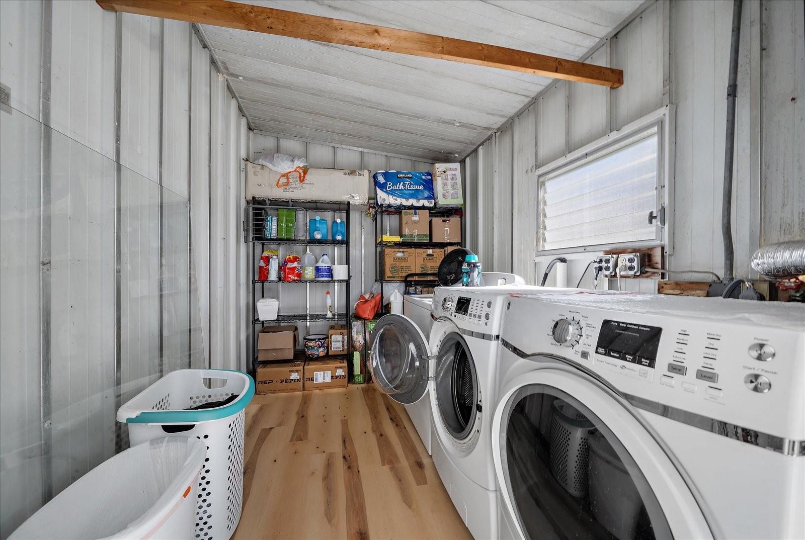 Listing photo id 30 for 2103 18th Street W