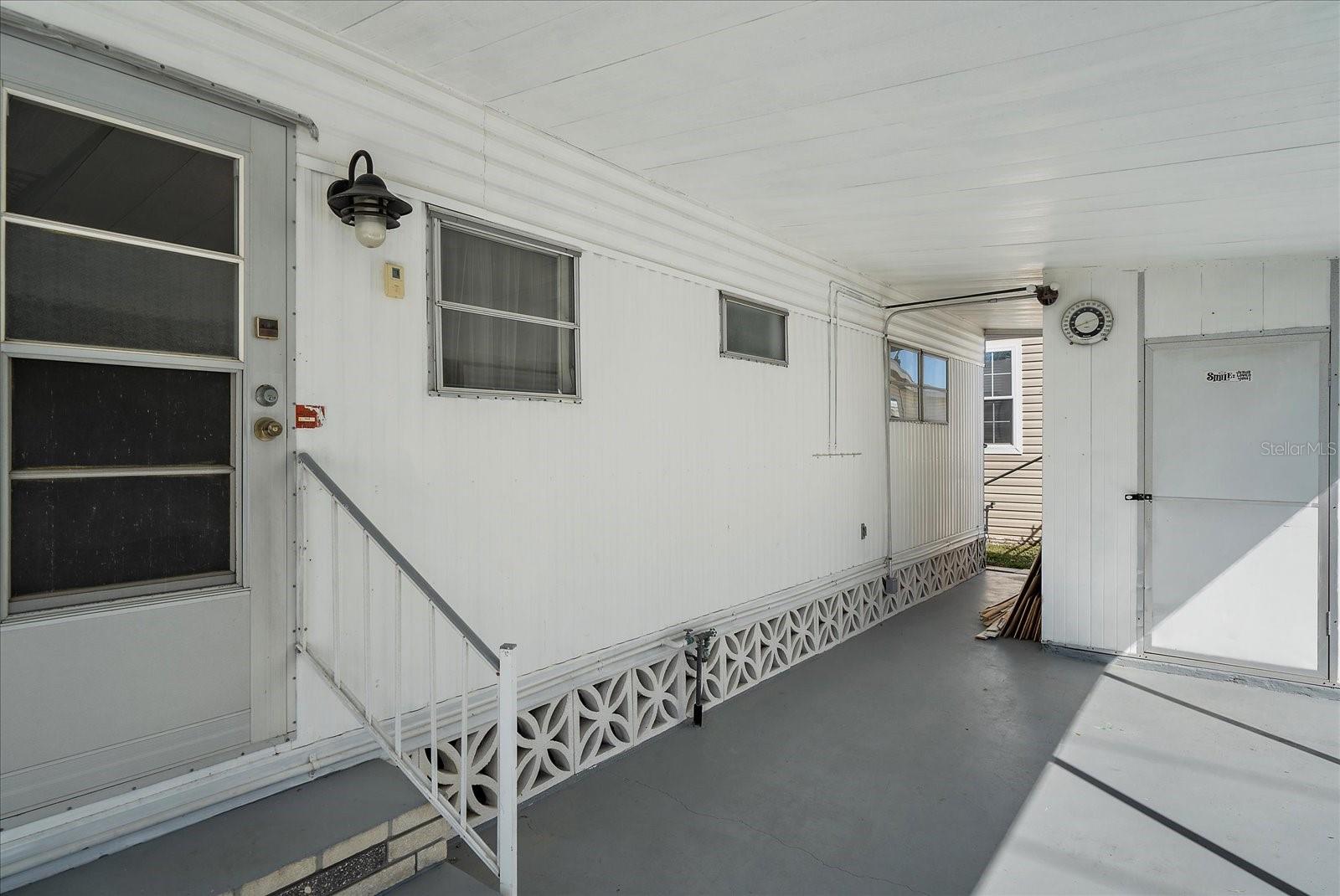 Listing photo id 3 for 2103 18th Street W