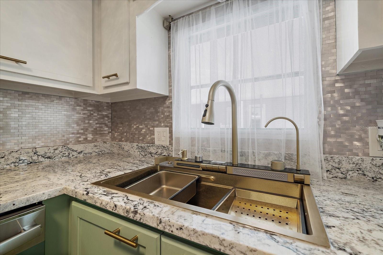 Listing photo id 6 for 2103 18th Street W