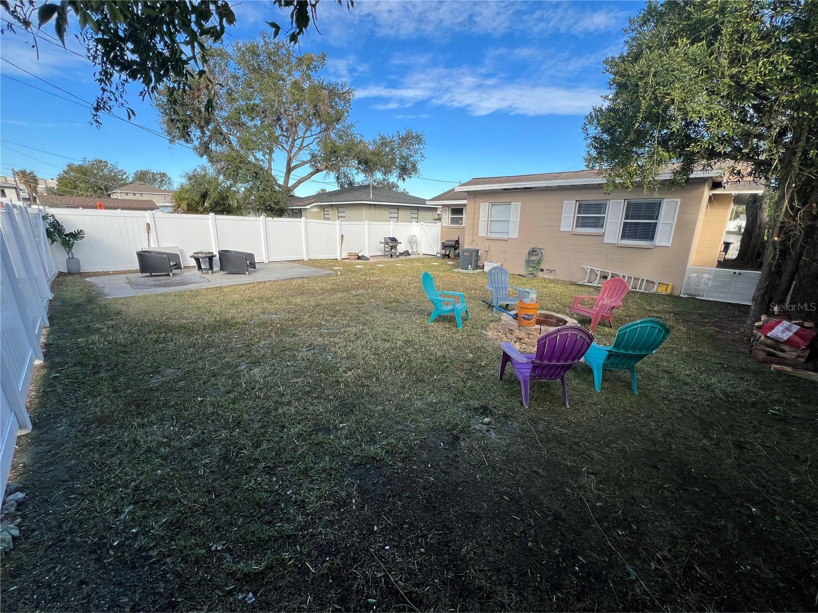 Listing photo id 5 for 1308 Cypress Street