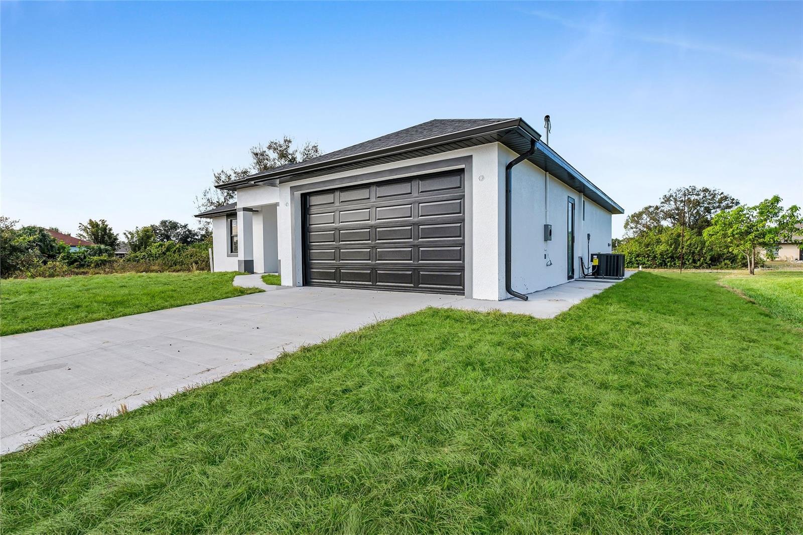 Image 4 of 31 For 907 Chaplin Avenue