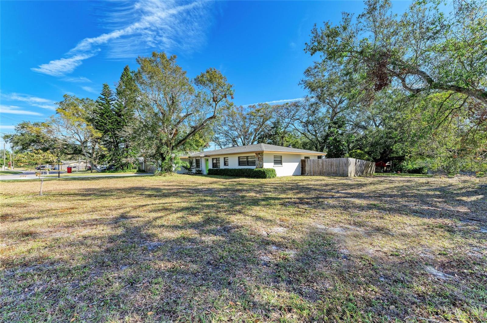 Listing photo id 32 for 1625 Bravo Drive