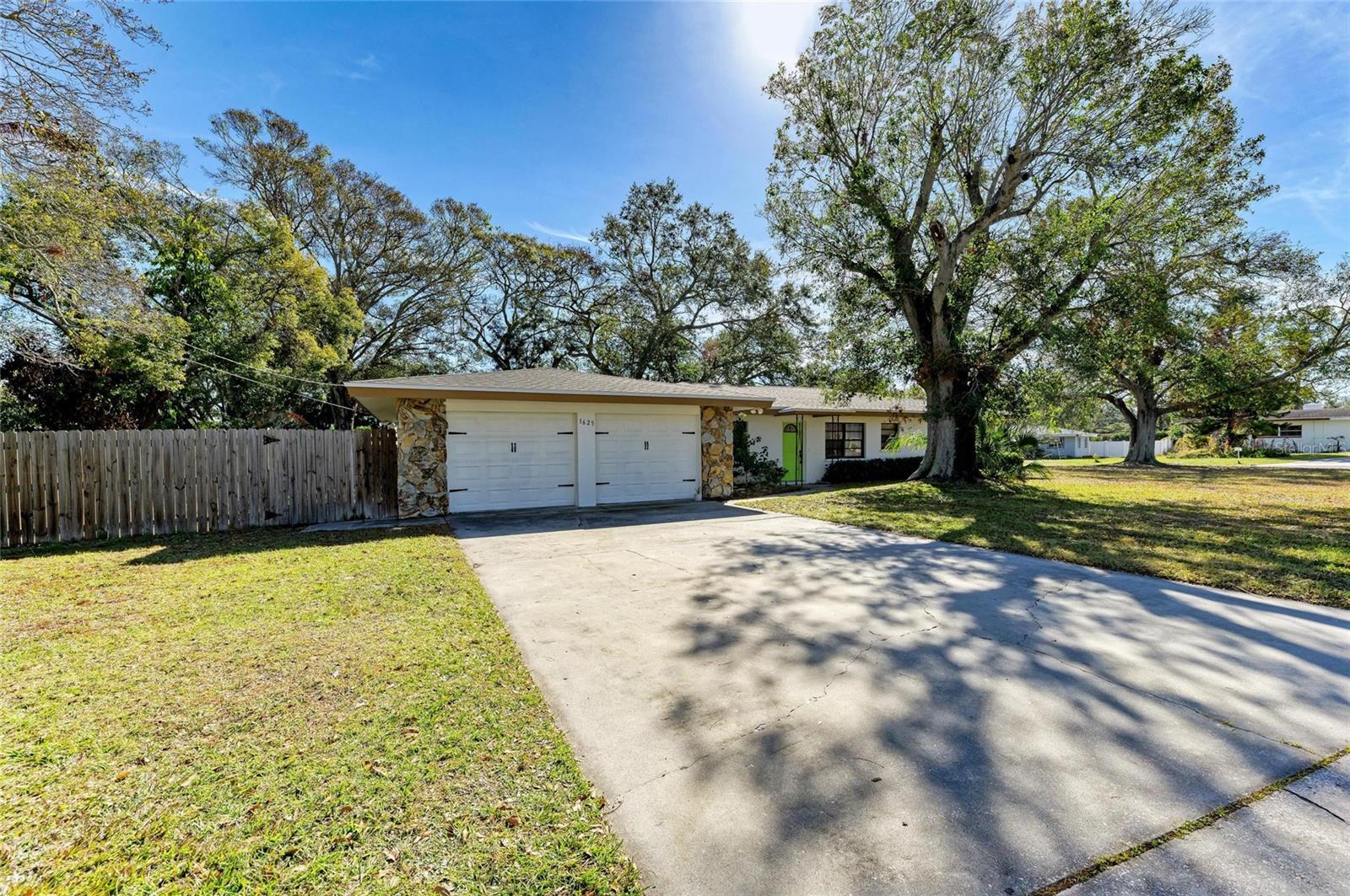 Listing photo id 36 for 1625 Bravo Drive