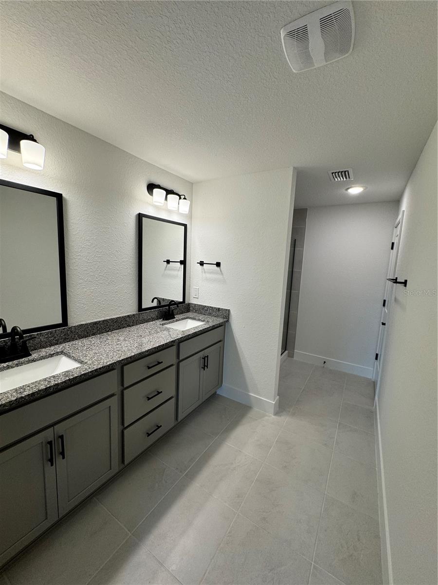 Image 9 of 14 For 2688 Averland Loop