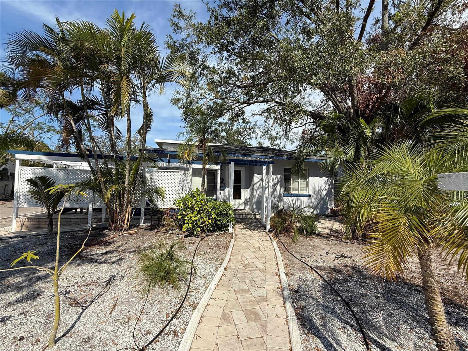 Listing Details for 1903 Oak Street, SARASOTA, FL 34236