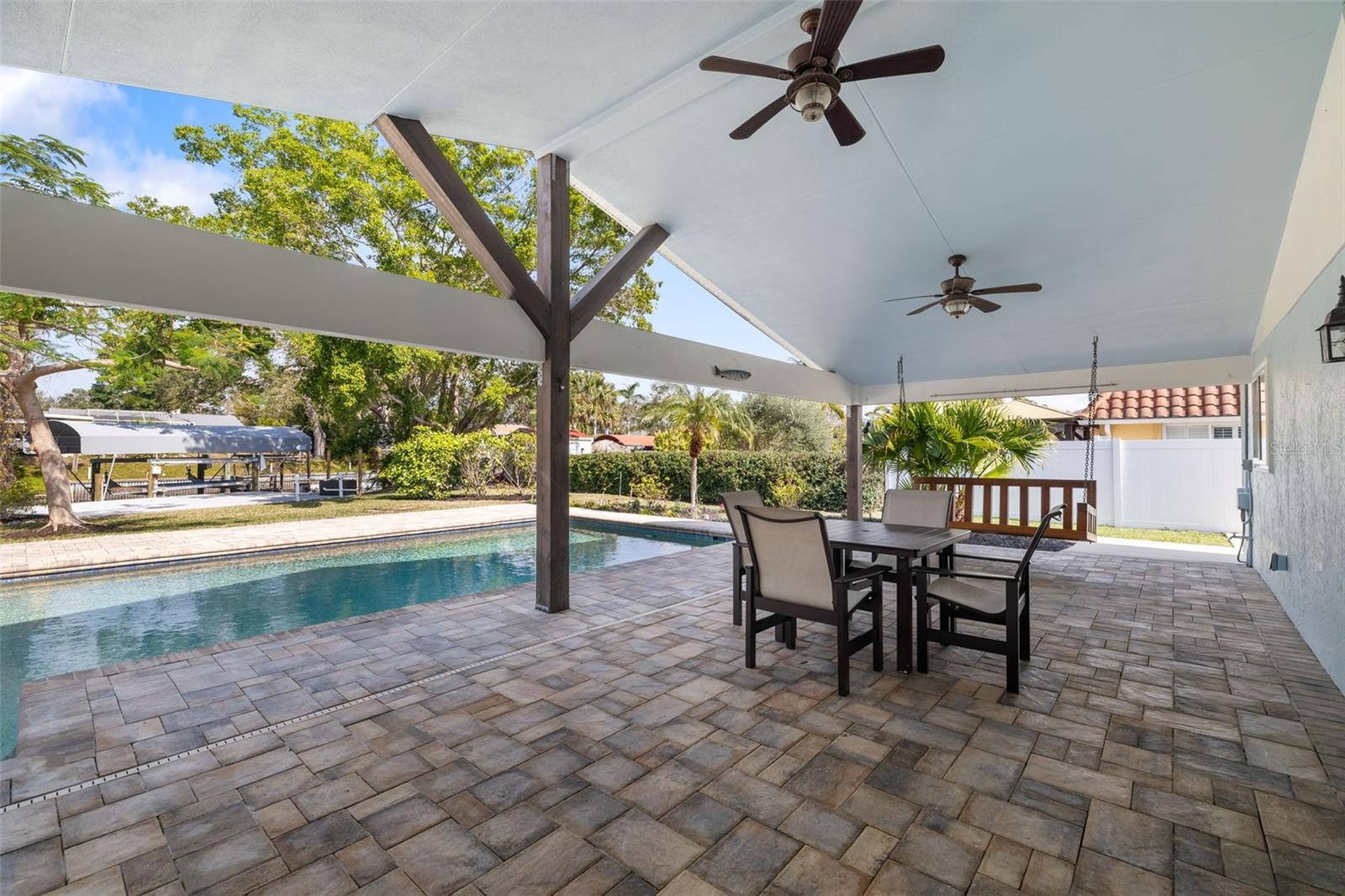 Listing photo id 35 for 6926 Magellan Way