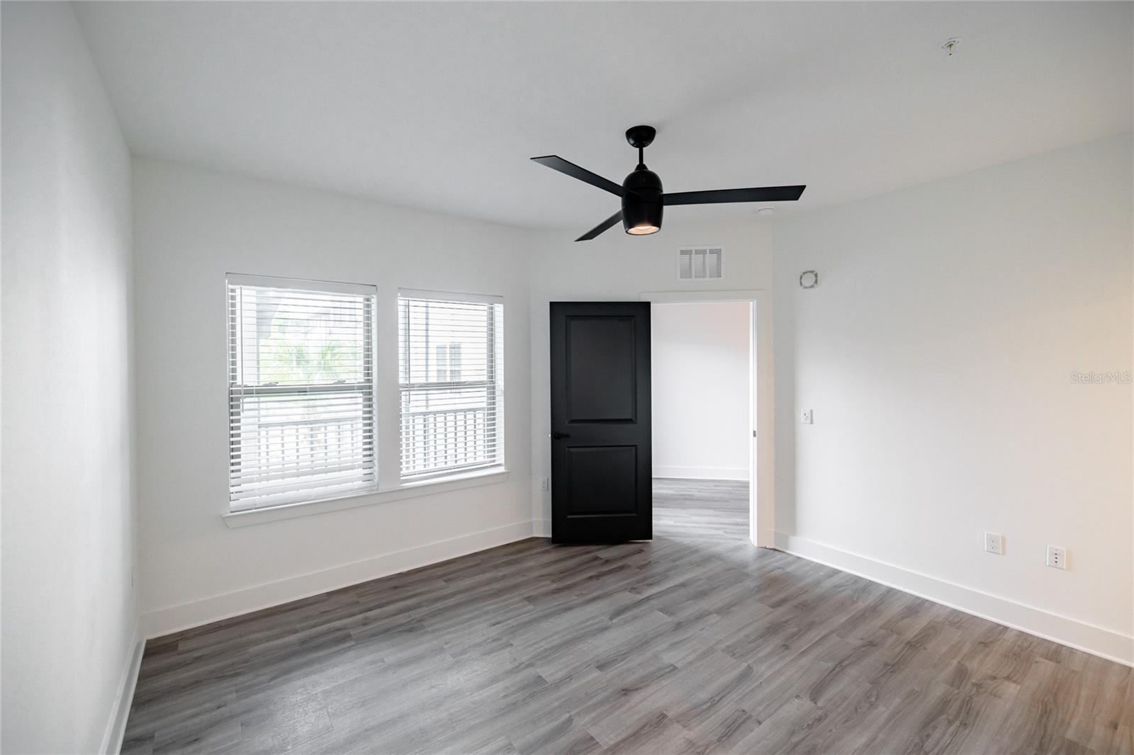 Image 11 of 30 For 1420 Lakefront Drive 7110