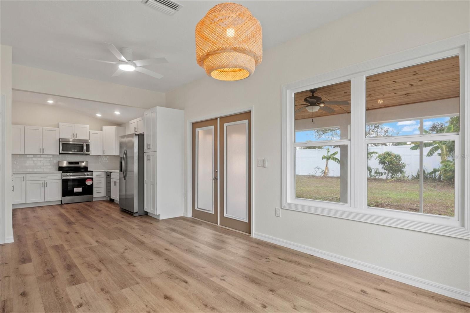 Image 11 of 30 For 939 Cronley Place