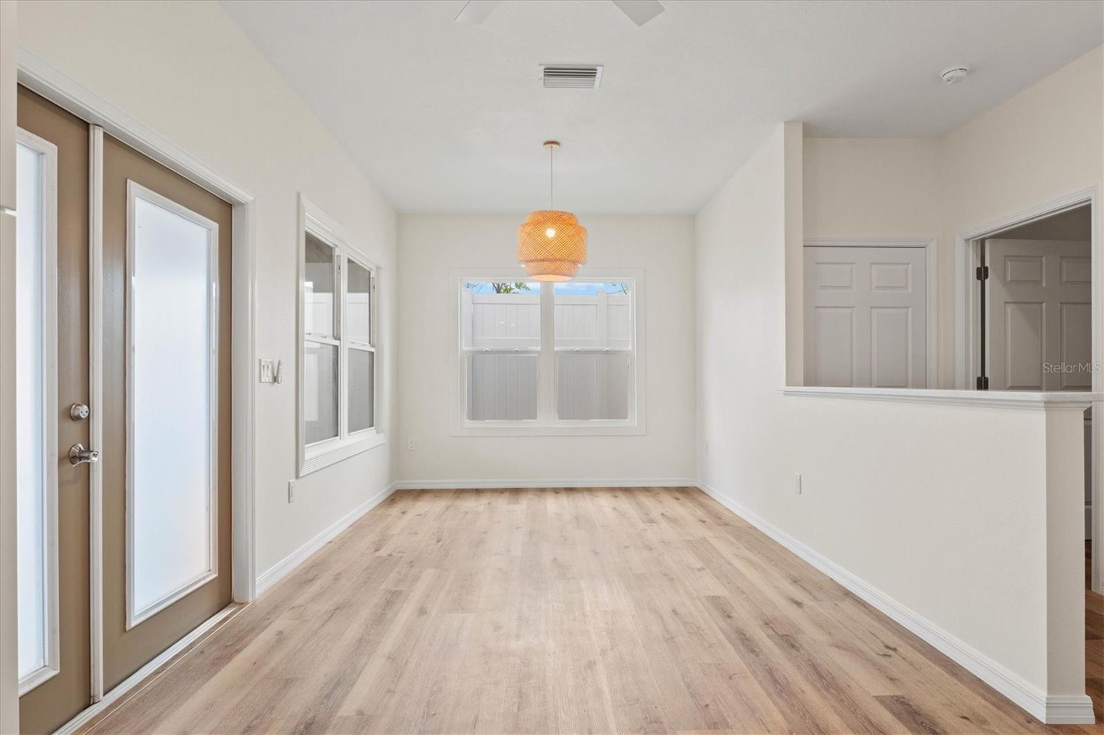 Image 12 of 30 For 939 Cronley Place