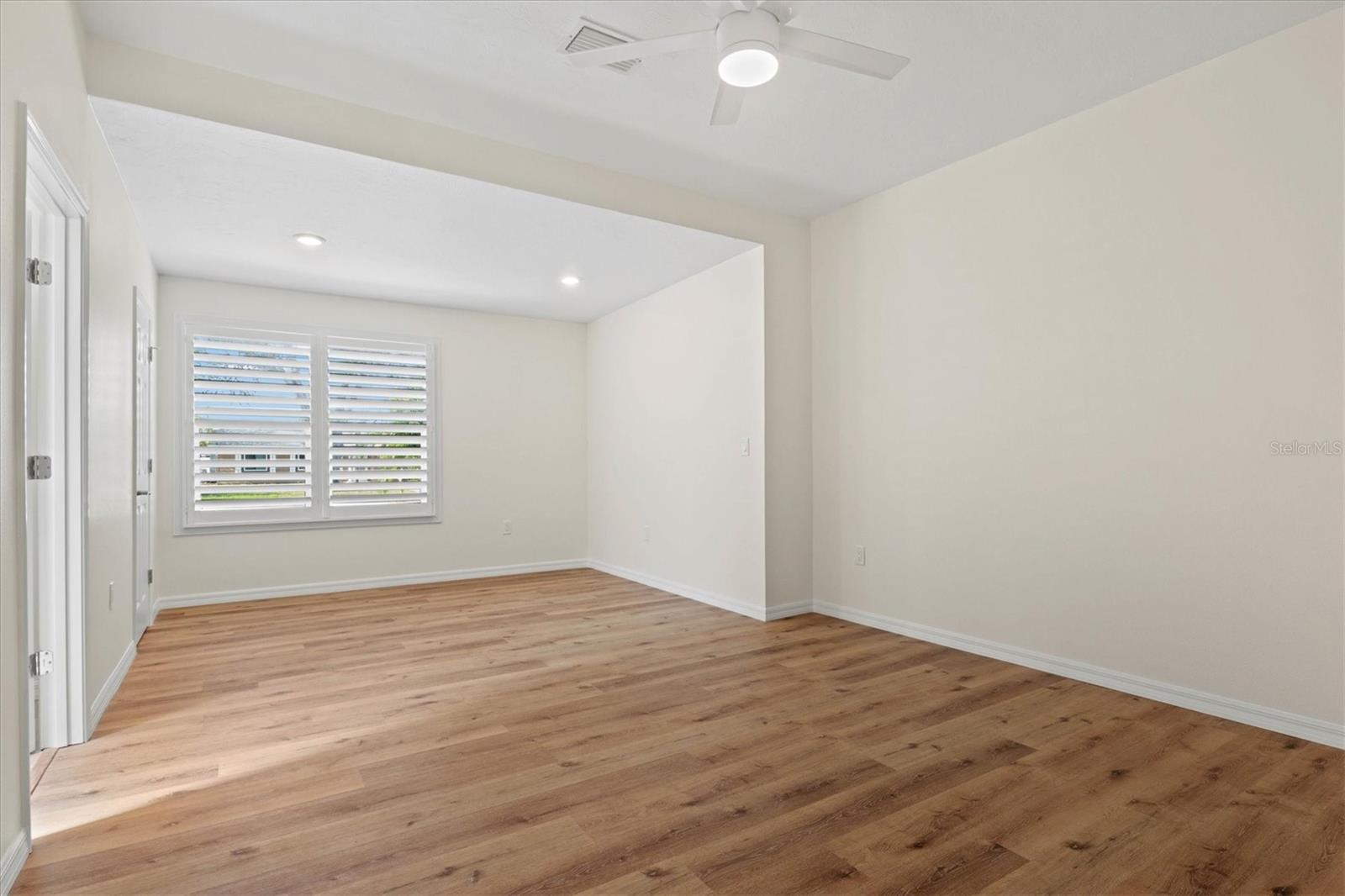 Image 14 of 30 For 939 Cronley Place