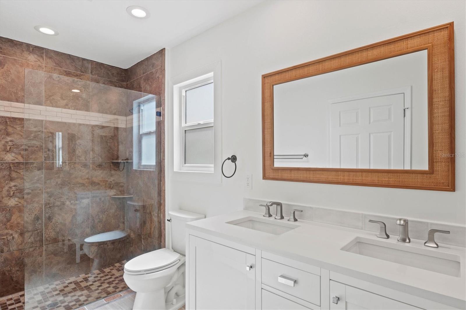 Image 15 of 30 For 939 Cronley Place