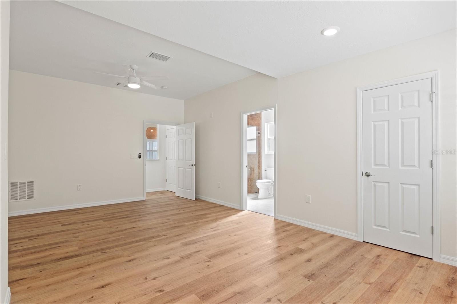 Image 17 of 30 For 939 Cronley Place