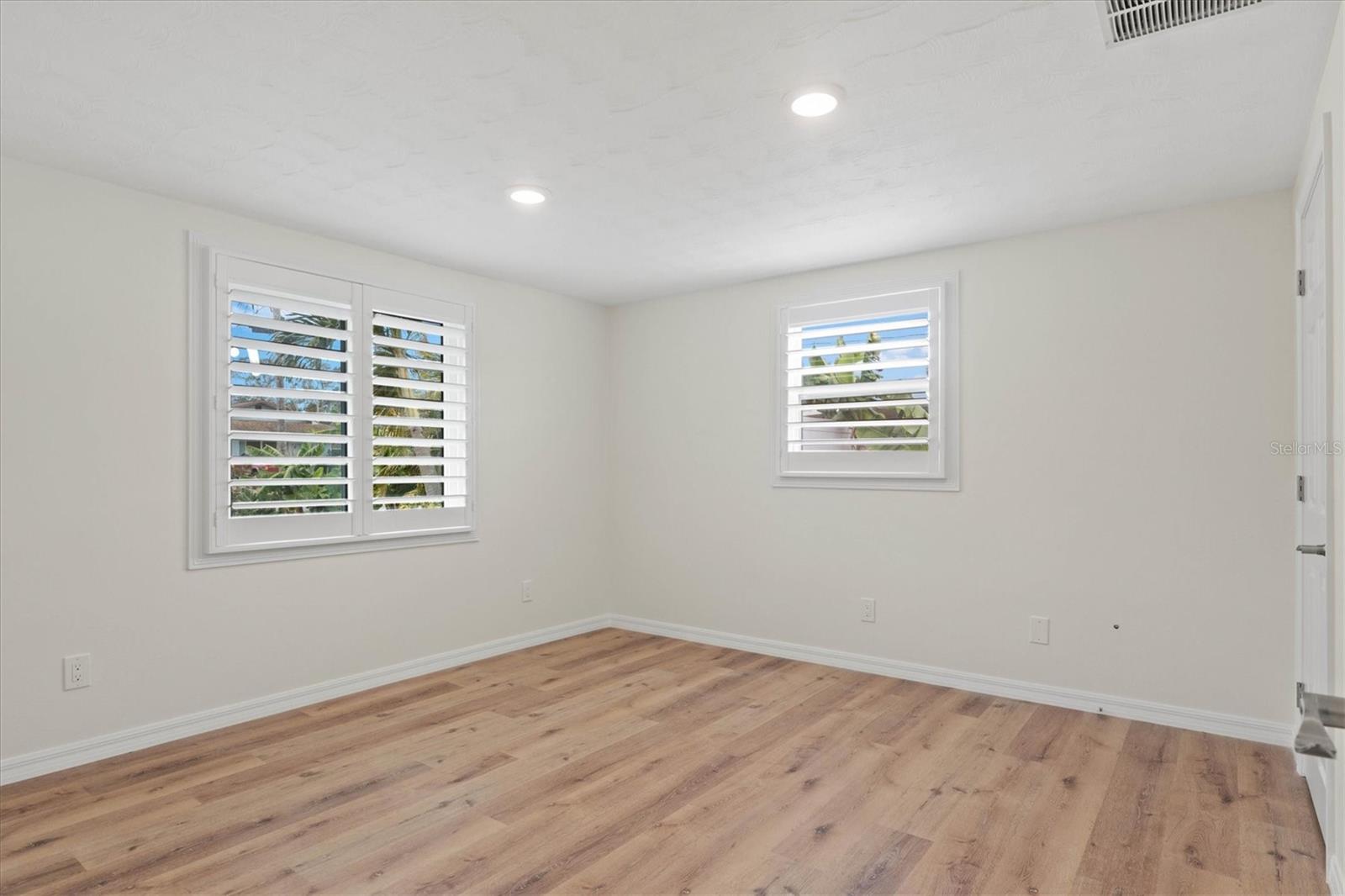 Image 22 of 30 For 939 Cronley Place