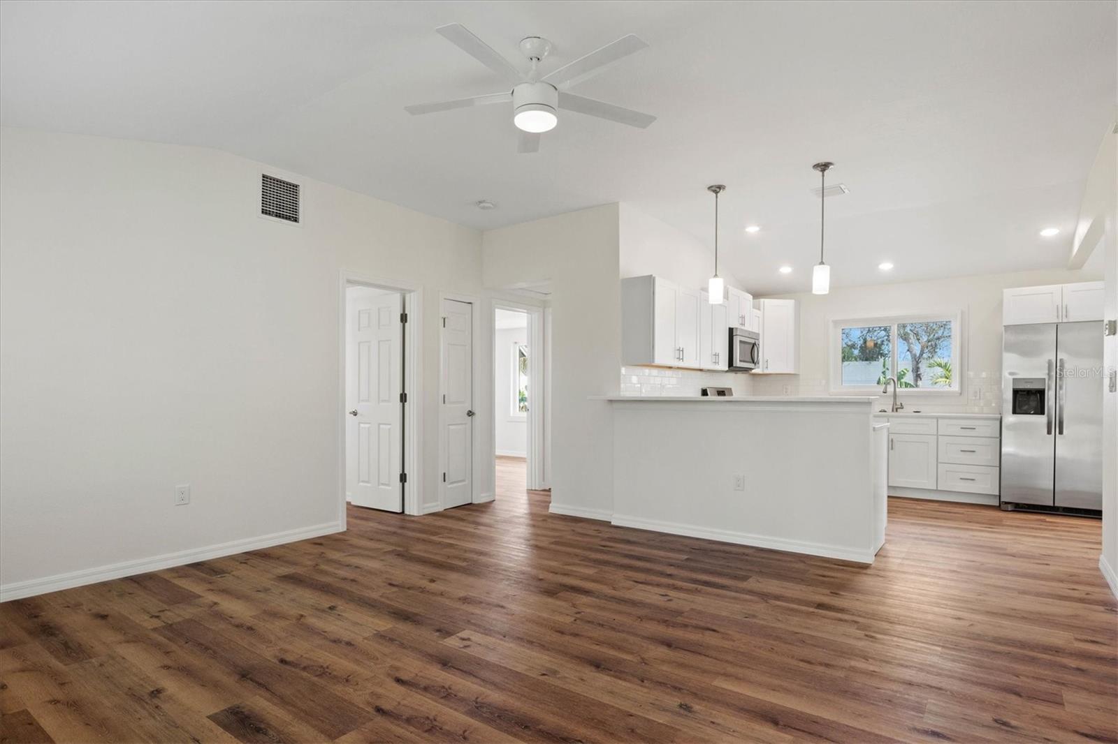 Image 6 of 30 For 939 Cronley Place