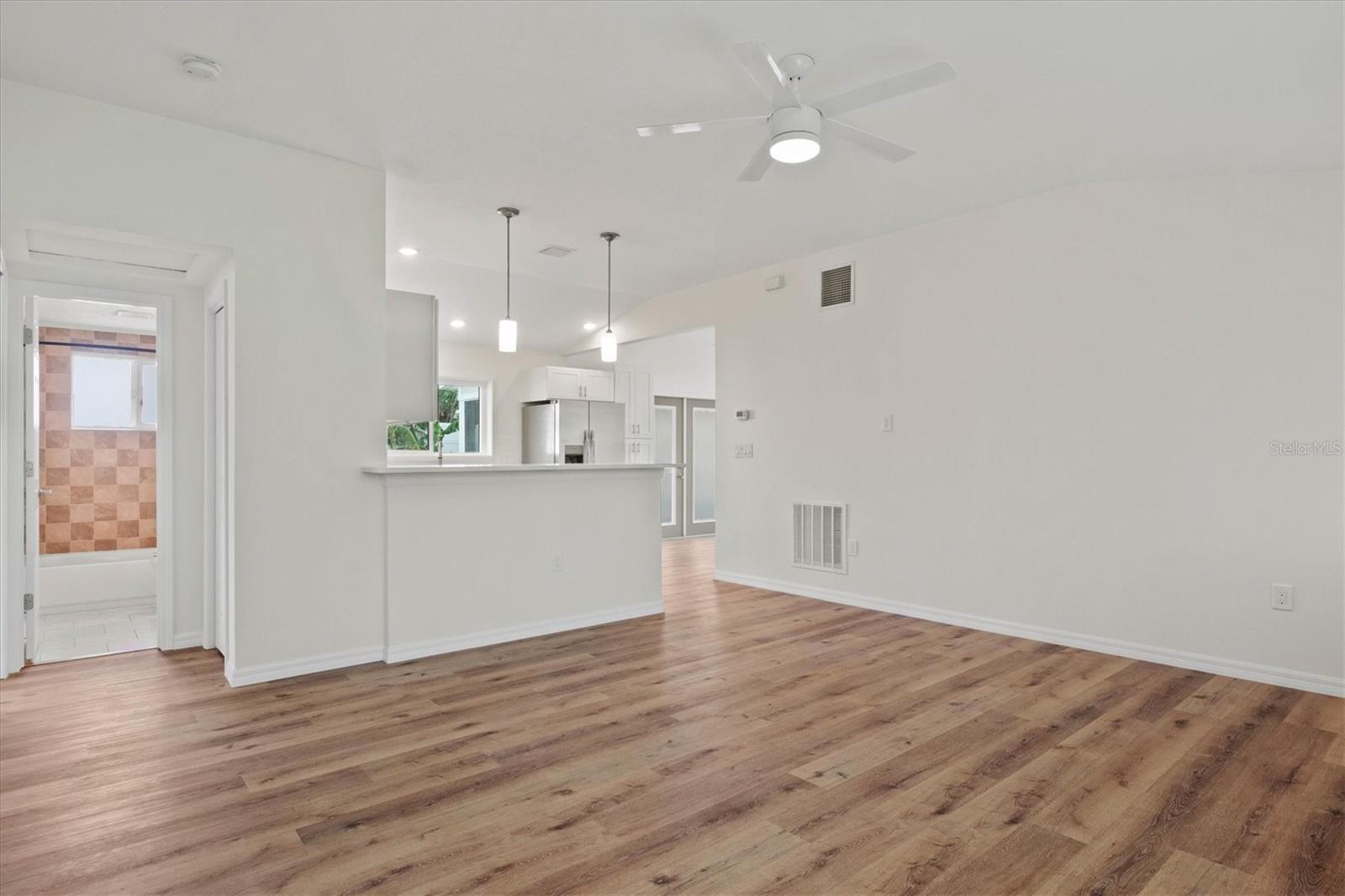 Image 8 of 30 For 939 Cronley Place