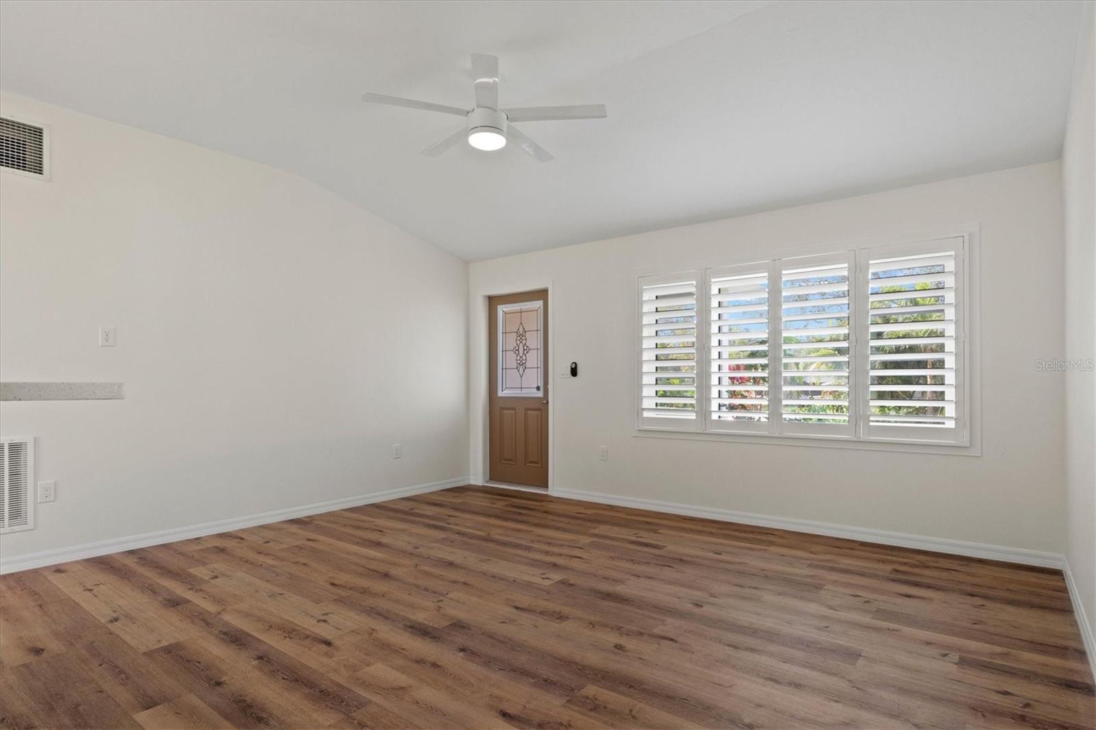 Image 9 of 30 For 939 Cronley Place