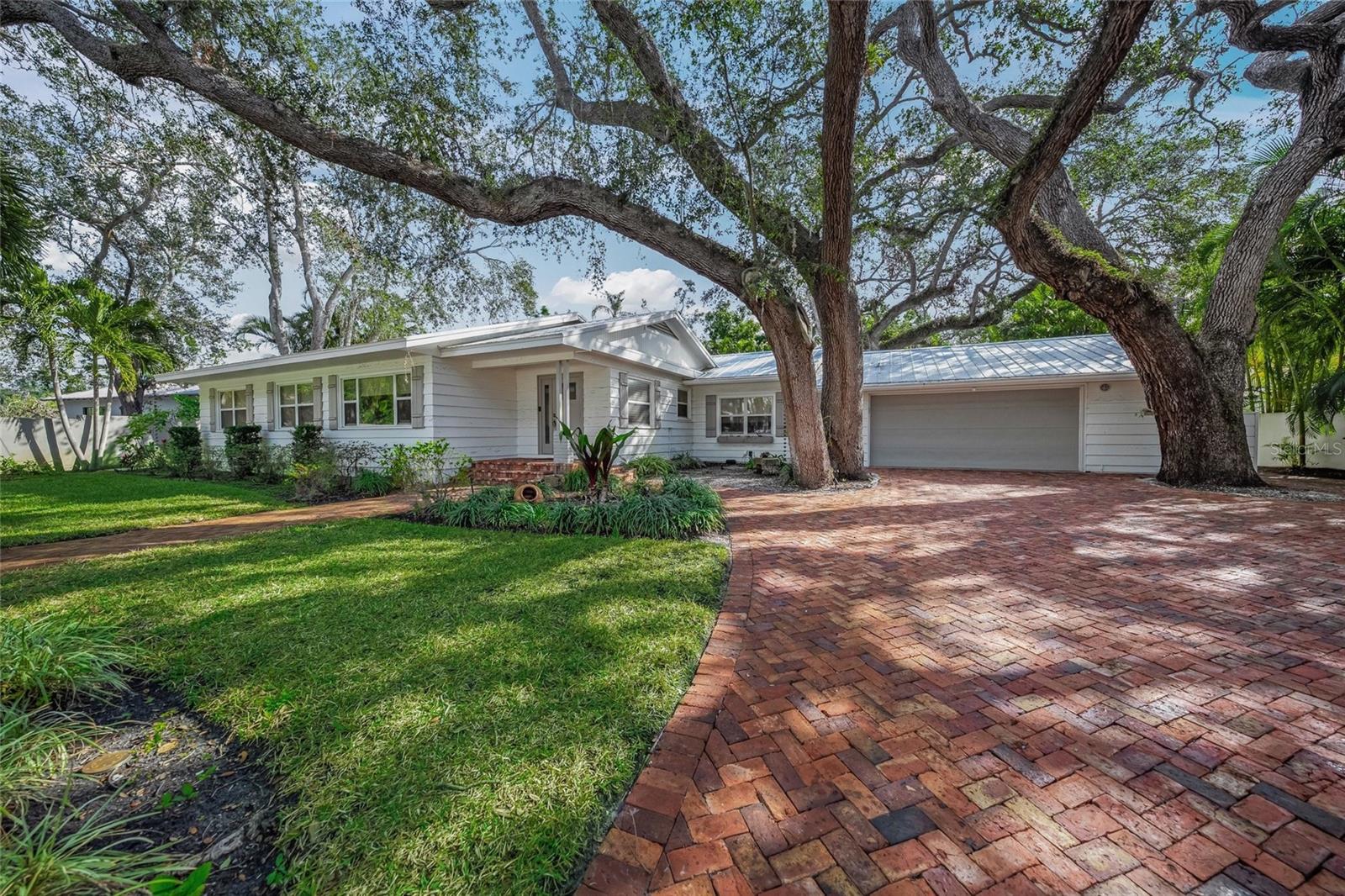 Details for 3331 Old Oak Drive, SARASOTA, FL 34239