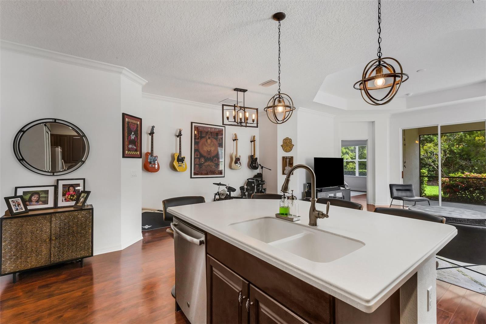 Listing photo id 10 for 11804 Sawgrass Lake Terrace