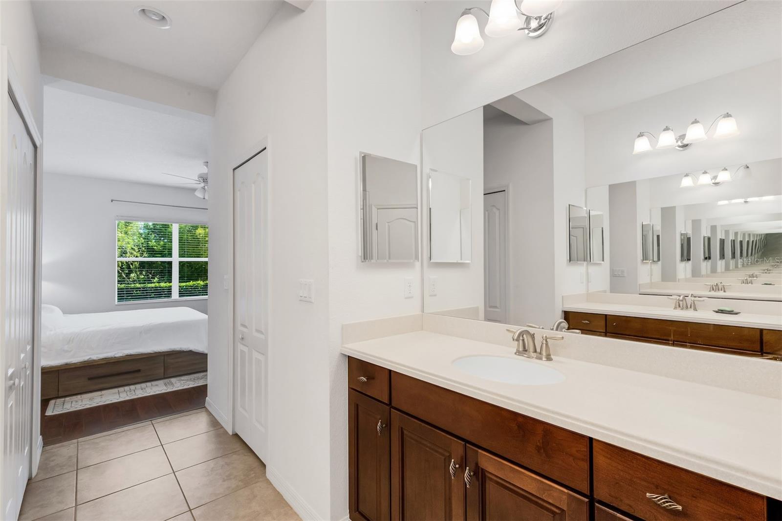 Listing photo id 24 for 11804 Sawgrass Lake Terrace