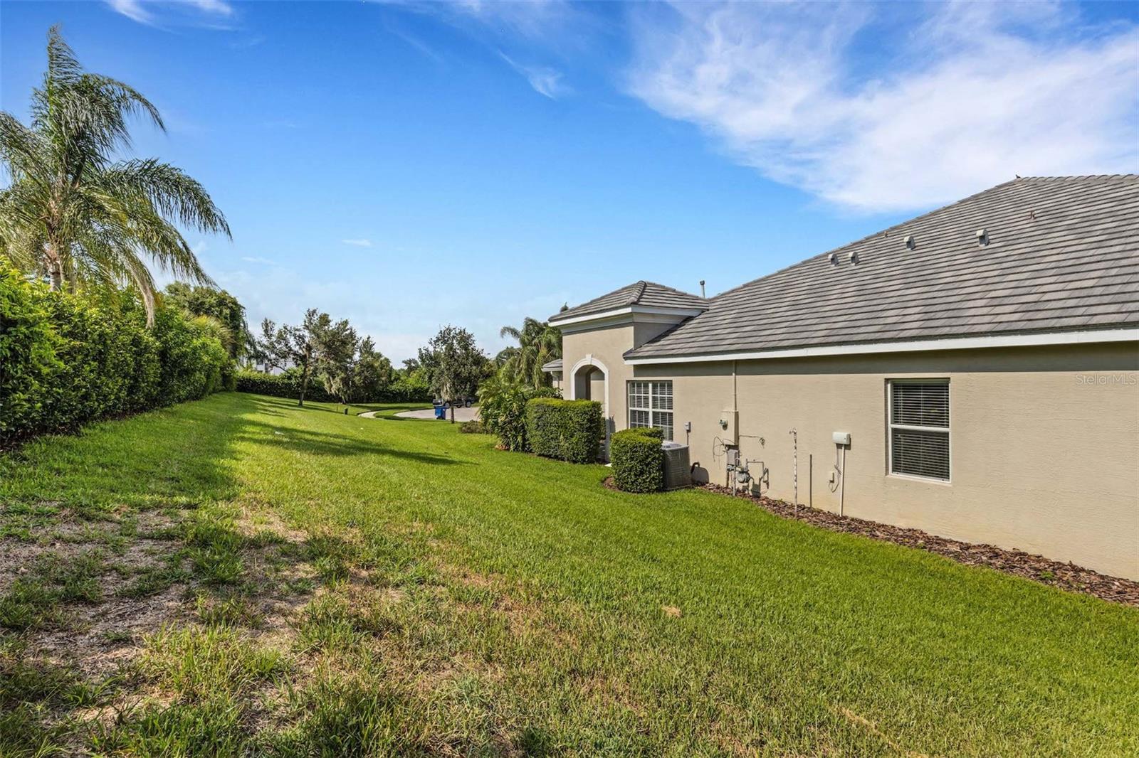 Listing photo id 35 for 11804 Sawgrass Lake Terrace