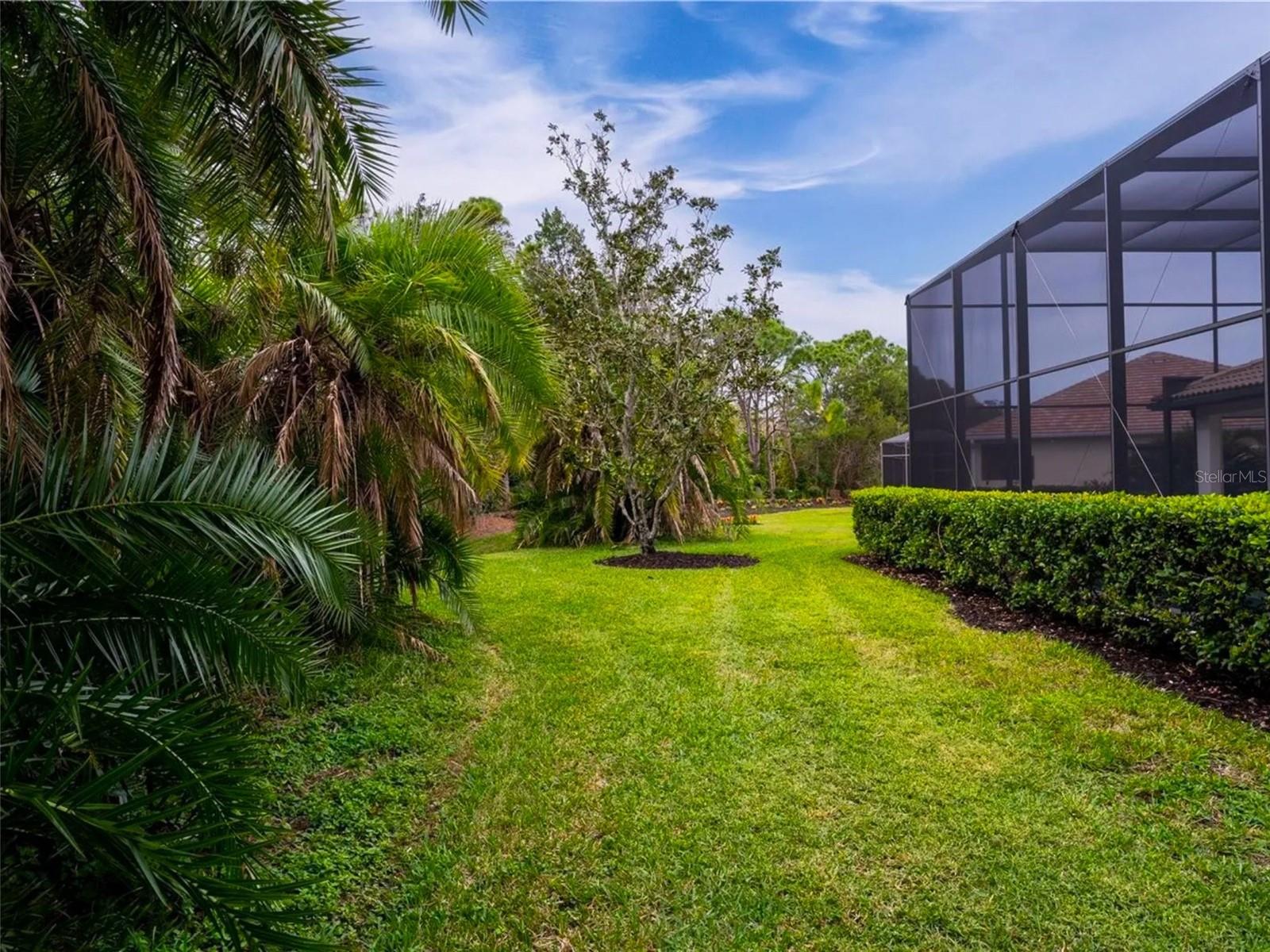 Listing photo id 21 for 7724 Us Open Loop