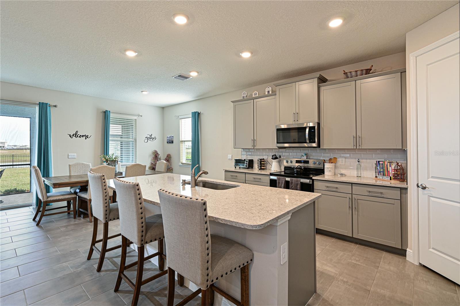 Image 4 of 48 For 17723 Gulf Ranch Place