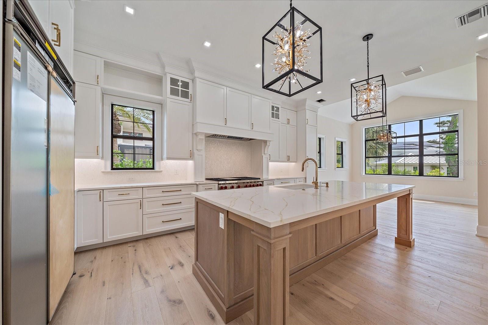 Listing photo id 8 for 656 Tropical Circle